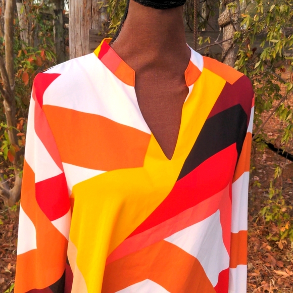 Vince Camuto Bold Autumn Colors of Gold/Orange/Brown/Black Abstract Pattern V-Ne - Picture 2 of 15